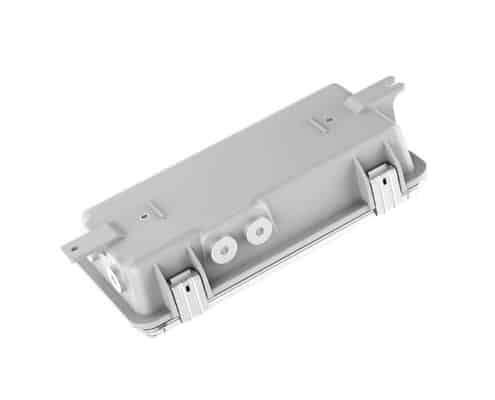 Rückseite der Zone 1 EX Leuchte mit robustem Gehäuse und vier Anschlussöffnungen für sichere Installation.