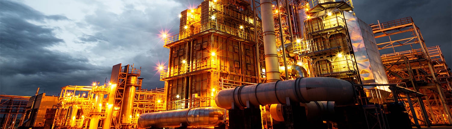 Industrieanlage mit Zone 1 EX Leuchte, die für sichere Beleuchtung in explosionsgefährdeten Bereichen sorgt.